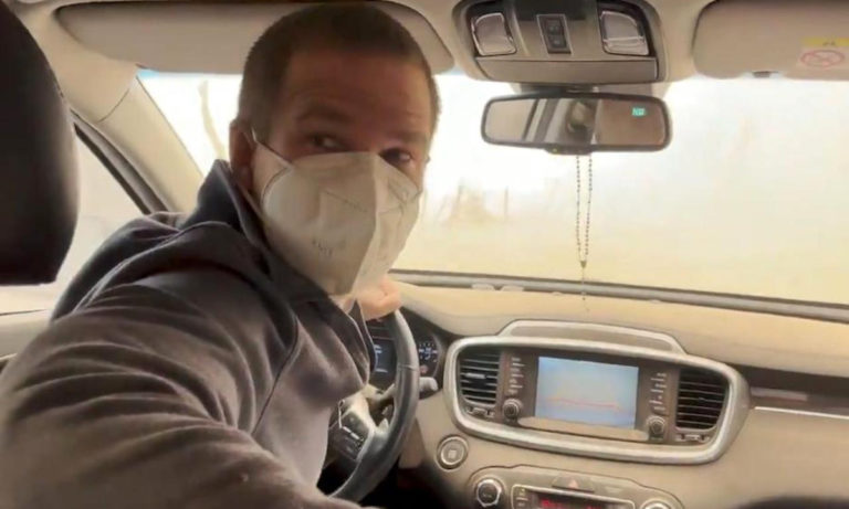 Ricardo Anaya hace campaña que provoca sátira, entre facebook, caguamas y videos