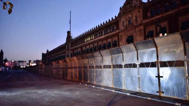 Amurallan Palacio Nacional previo a marcha del 08 de marzo, Día Internacional de la Mujer