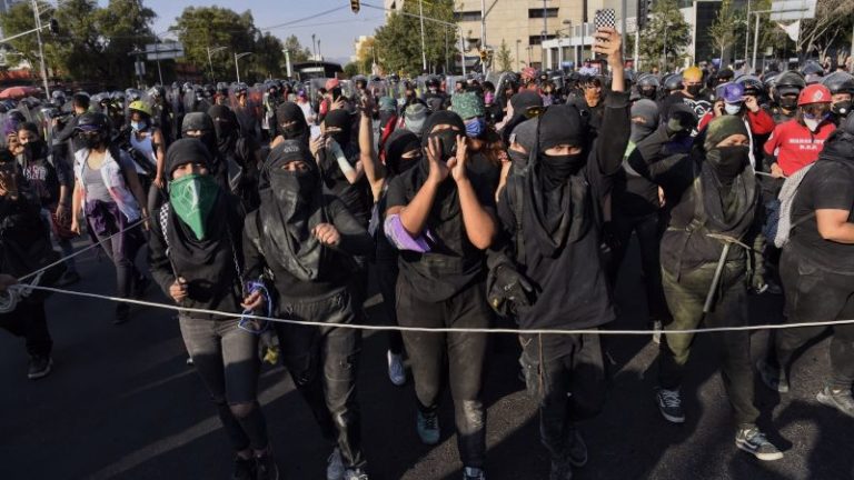 AI presenta informe sobre estigma contra las mujeres que protestan en contra de la violencia feminicida