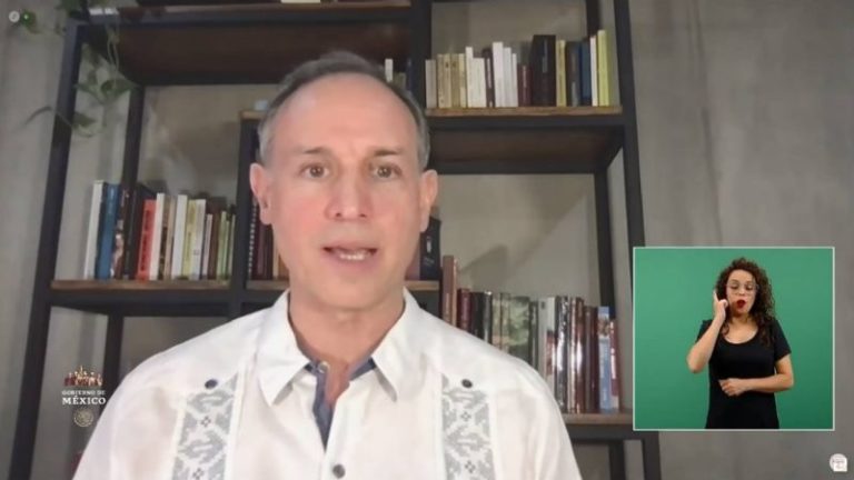 Reaparece Hugo López-Gatell; vuelve a dar positivo a covid-19