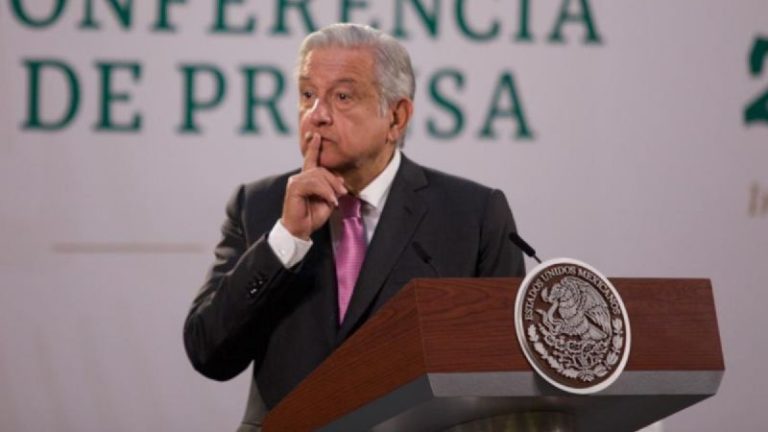 AMLO propone un acuerdo con Oxxo, Bimbo y Walmart para abordar subsidios a la luz