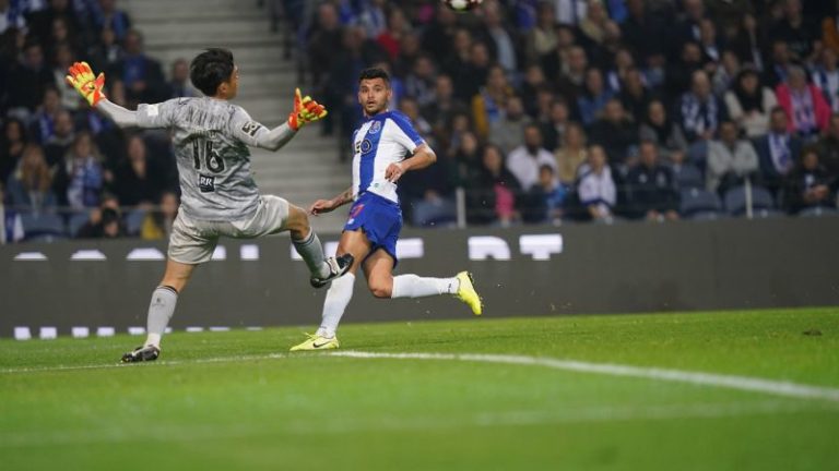 Chelsea retoma notas de prensa sobre su posible interés en el Tecatito