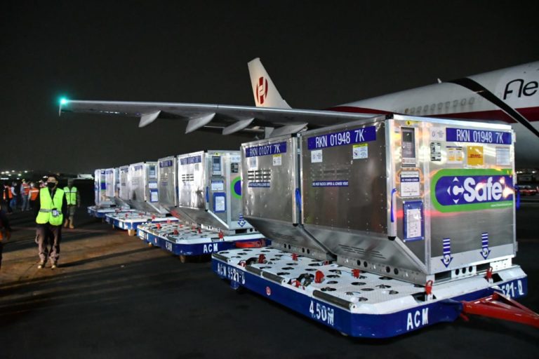 Vacunas fabricadas en Estados Unidos llegan a México a través de acuerdo bilateral