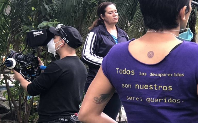 Mujeres que comparten sus historias desde la resiliencia, la sororidad y la lucha