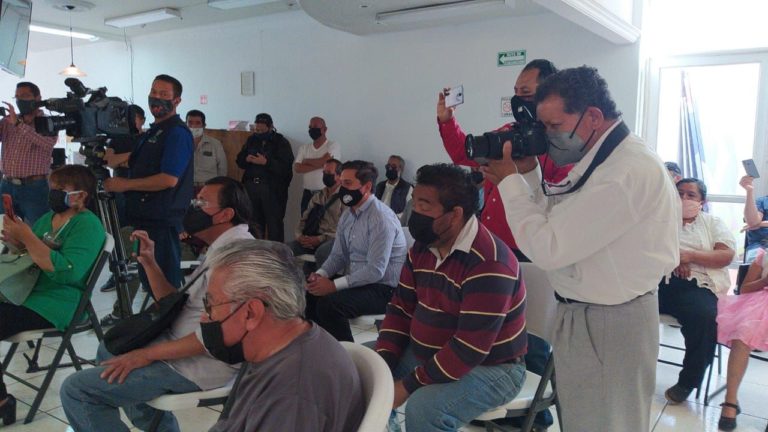 Morena vuelve a incumplir con protocolos de seguridad contra covid-19 en sus ruedas de prensa