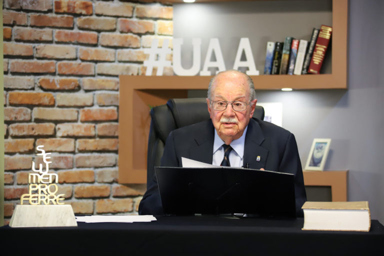 Alfonso Pérez Romo formaliza su ingreso a la Academia Mexicana de la Lengua