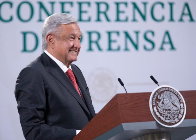 AMLO, sobre autoridades electorales: “ya basta de estar simulando de que son demócratas”