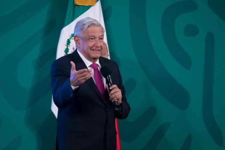 El INE, “el más costoso del mundo”, dice AMLO y plantea reforma para renovarlo