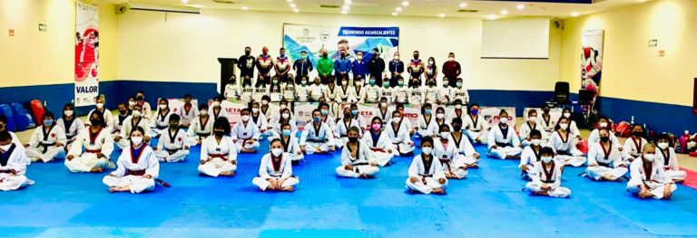 Entrenador nacional de taekwondo impartió seminario en Aguascalientes