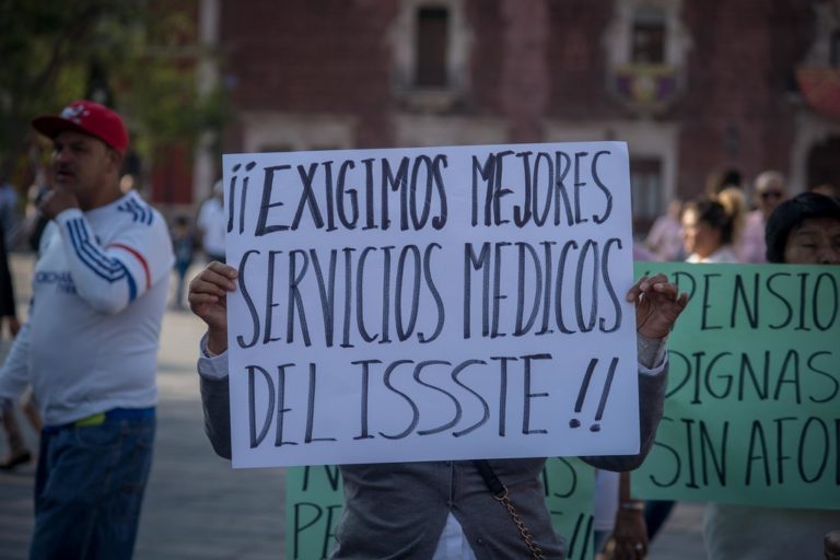 4 mil 800 amparos en contra la ley del Issste