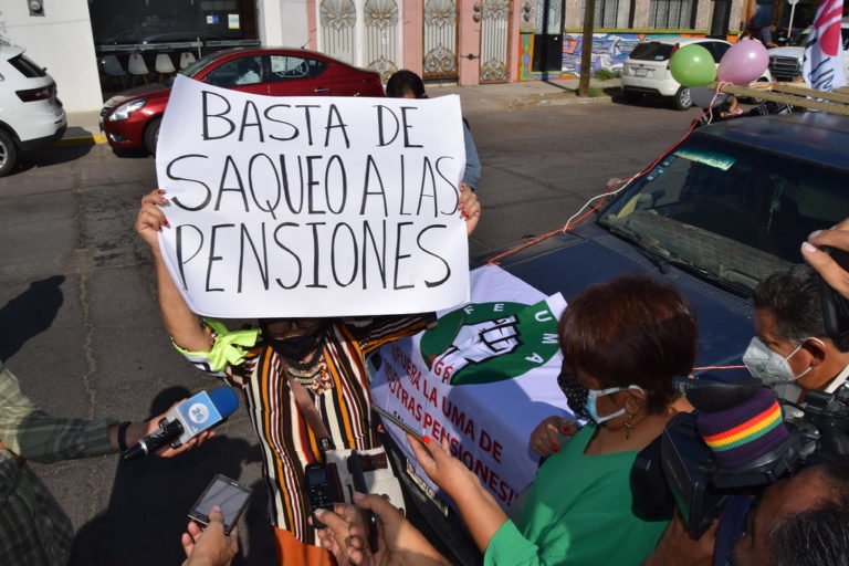 Pensionados del Isssspea en Aguascalientes exigen que sus pensiones sean calculadas en salario mínimo