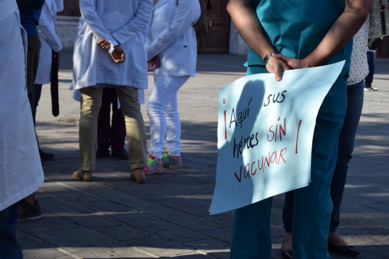 Siguen sin respuesta sobre su vacuna los médicos particulares de Aguascalientes