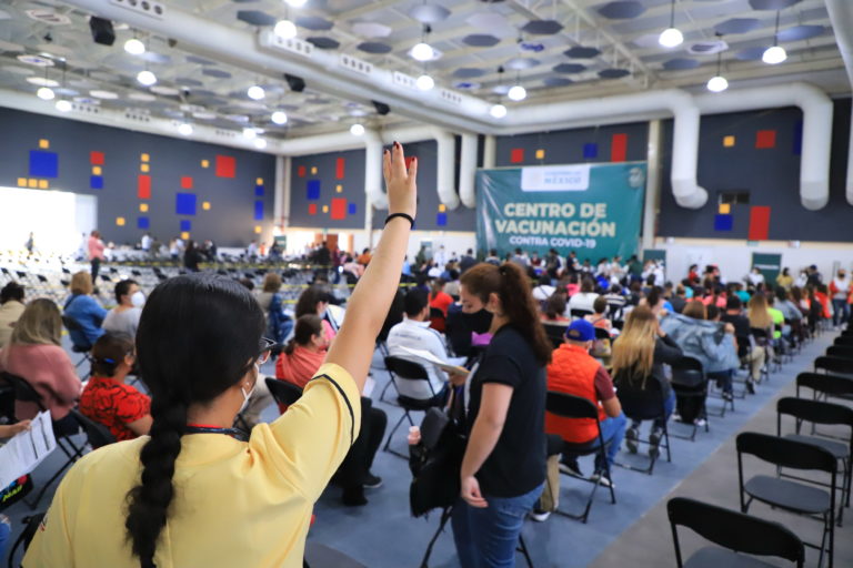 Inició vacunación contra covid-19 de personal educativo en la UAA