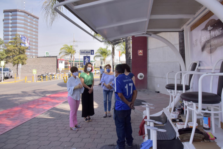 DIF Estatal entrega en comodato bolería a adulto mayor