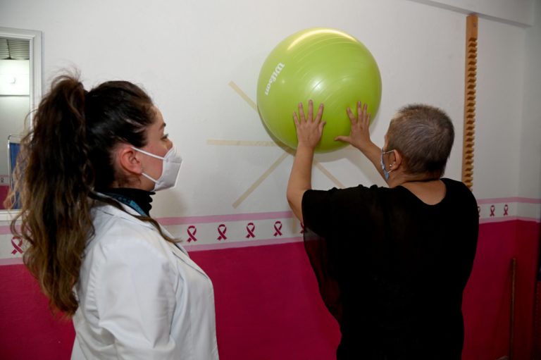 Municipio de Aguascalientes ofrece terapia de rehabilitación para pacientes de cáncer de mama