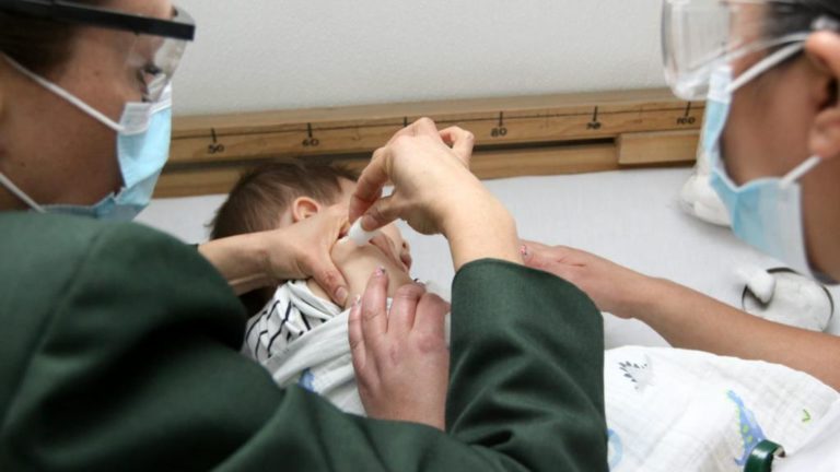 Participa IMSS en campaña vacunación contra Sarampión, Rubéola y Parotiditis