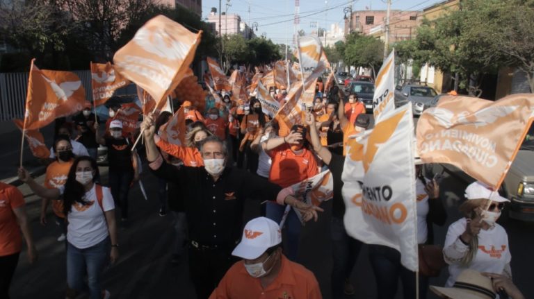 Comienza MC campañas con desfile en el centro de la ciudad de Aguascalientes