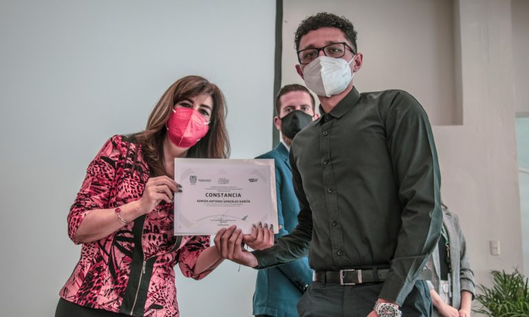 7 alumnos se graduaron del programa de internacionalización en el idioma francés