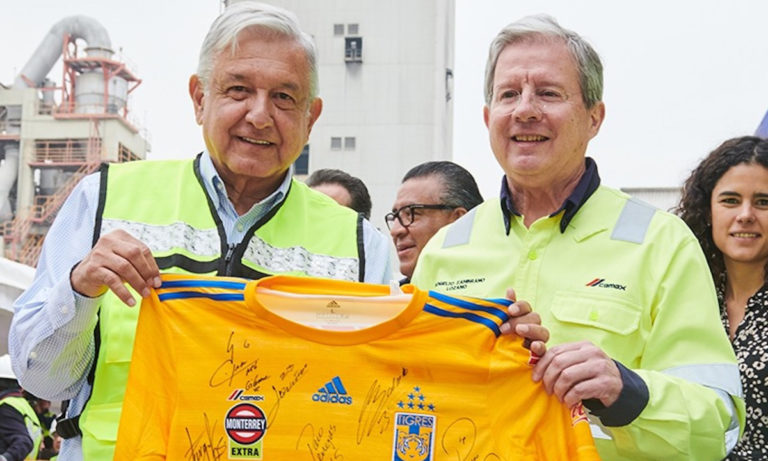 CEMEX gana contratos millonarios para atender el COVID-19 bajo la gestión de López Obrador