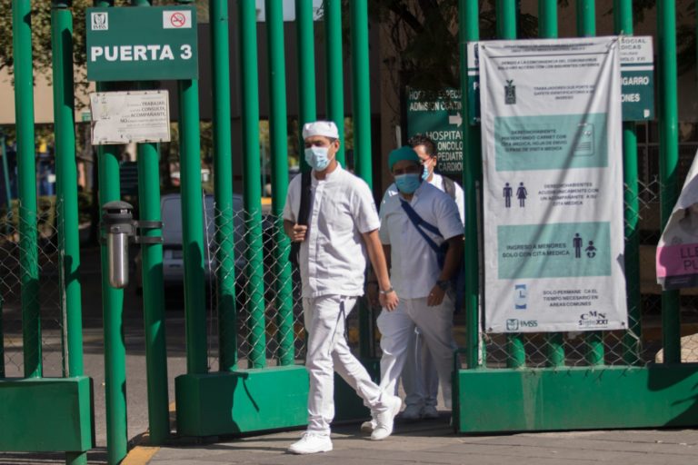 Secuelas de la pandemia: siguen los problemas emocionales de los trabajadores de salud