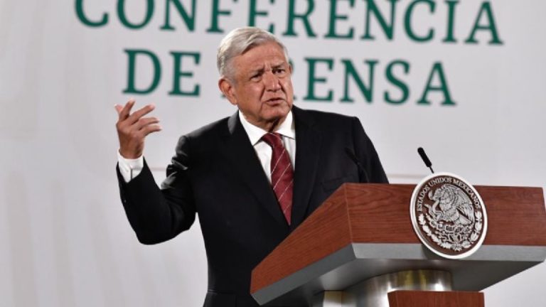 AMLO compara montaje de Florence Cassez con jeringa vacía