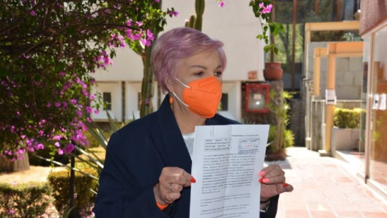 La periodista Tere Vale denuncia a AMLO ante el INE por el “uso propagandístico” de las mañaneras