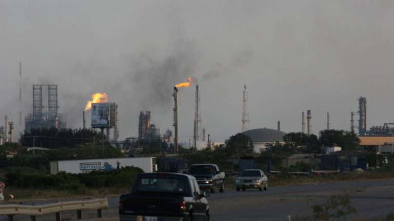 Más de 100 laureados con el Nobel piden a líderes frenar la expansión de combustibles fósiles