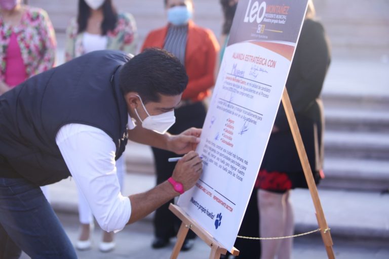 Leonardo Montañez firma alianza con asociaciones de mujeres