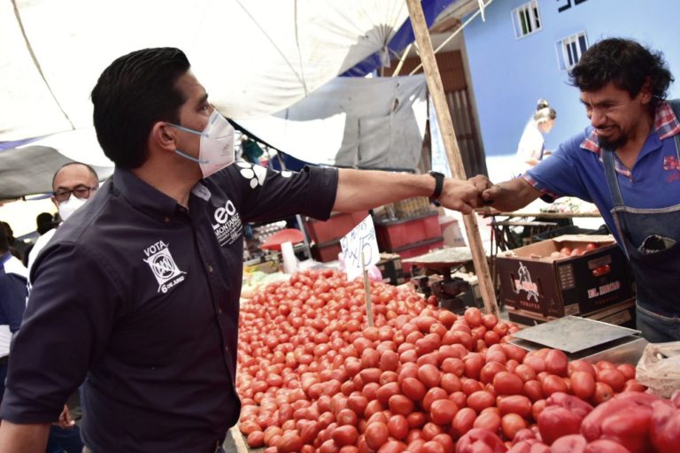 Leo Montañez se compromete a impulsar los tianguis de la ciudad en caso de ser alcalde
