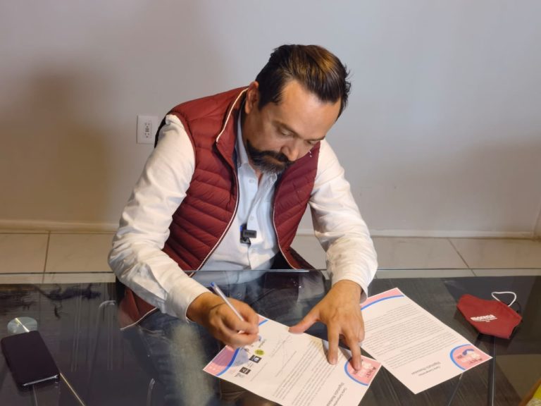 Arturo Ávila, candidato de Morena en Aguascalientes, firmó el pacto “Mujer y Vida”