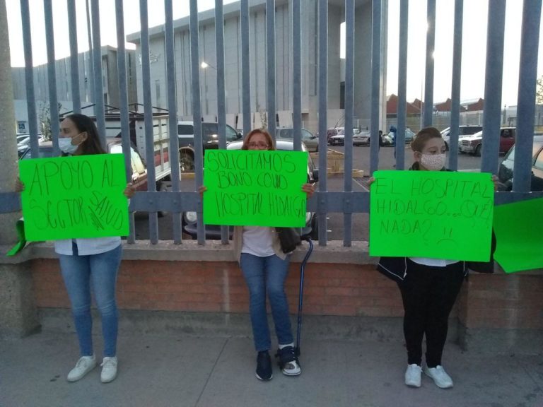 Trabajadores del Hospital Miguel Hidalgo, en Aguascalientes, se manifiestan: exigen un bono económico