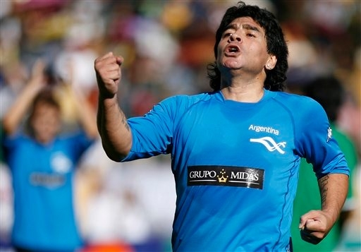 Imputan por homicidio simple con dolo al neurocirujano que operó a Maradona y seis personas más