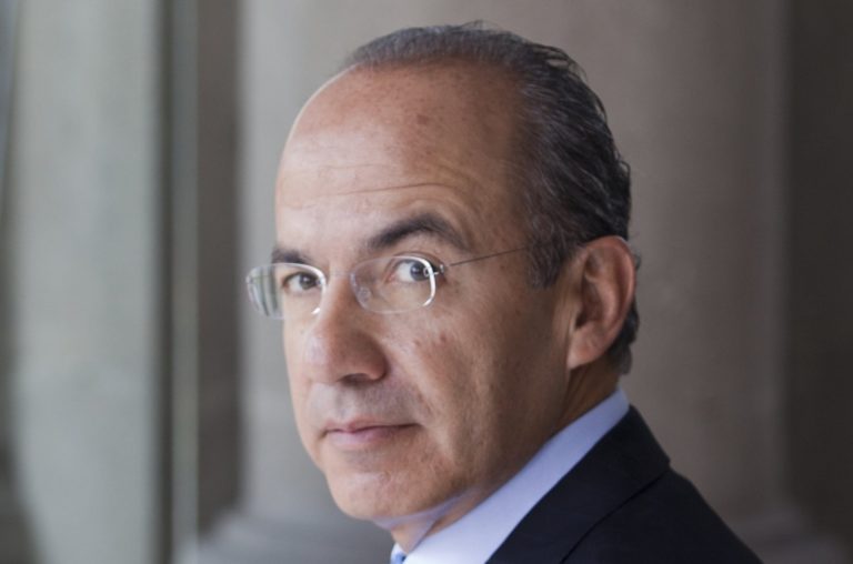 El 6 de junio estará en juego la “democracia o la dictadura”: Felipe Calderón en Puebla