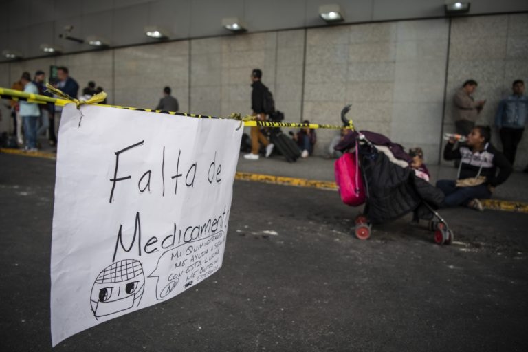Padres de niños con cáncer reprueban declaraciones de AMLO por desabasto de medicamentos