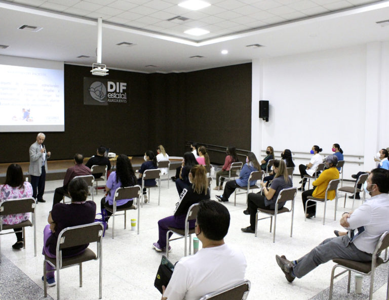Coesamed capacita a personal médico del DIF Estatal en Aguascalientes