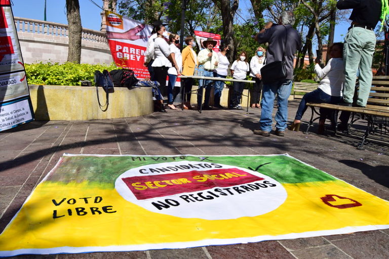 Morena sigue dividido, candidatos no registrados del sector social presentan a su candidata