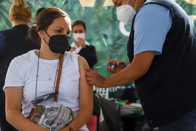 Cinco grupos han recibido la vacuna contra covid-19 en Aguascalientes