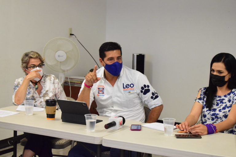 Firma Leonardo Montañez diez compromisos en favor de las mujeres trans del municipio de Aguascalientes