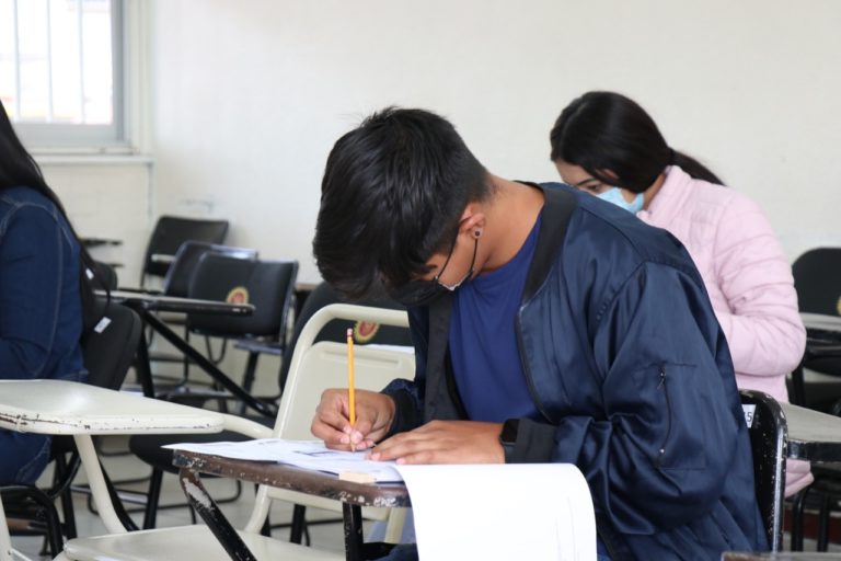 Anuncian 6 mil becas para policías y sus hijos en las mejores universidades de Aguascalientes