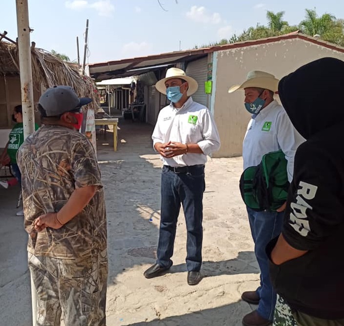 Candidato a diputación local se comprometió a gestionar becas educativas   