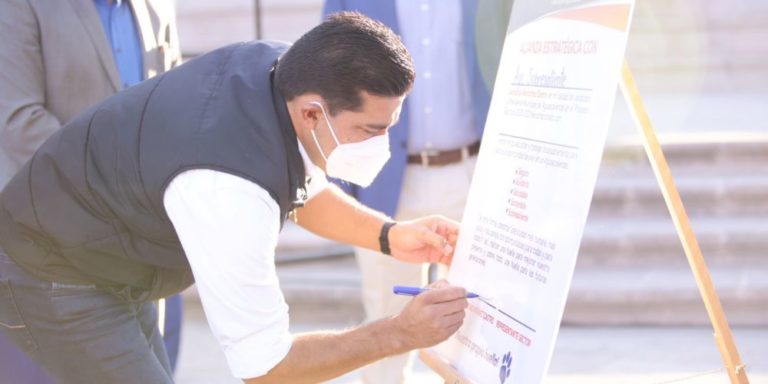 Firma Leonardo Montañez alianza por un Aguascalientes Sobresaliente 