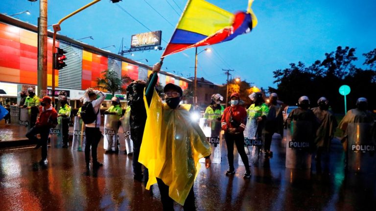 Esta es la historia actual de Colombia, donde la pobreza y protestas crecen…y el gobierno responde con balas