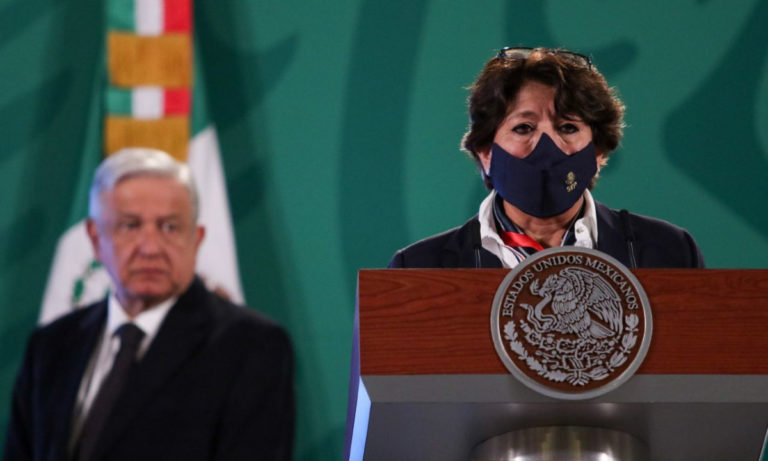Rebelión contra Delfina: maestros no podrán reprobar a sus alumnos