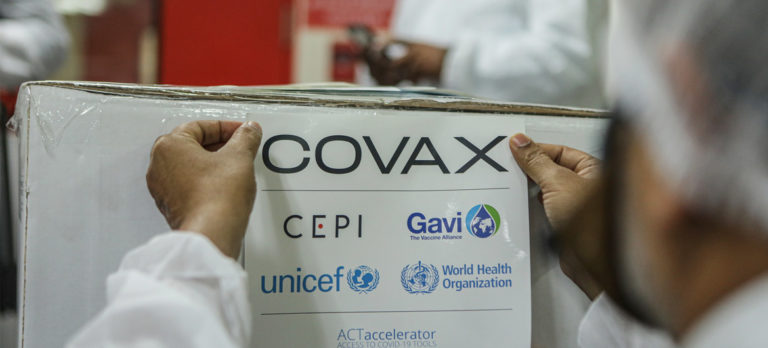 ONG piden a Covax publicar contratos sobre vacunas e incentivar intercambio de patentes