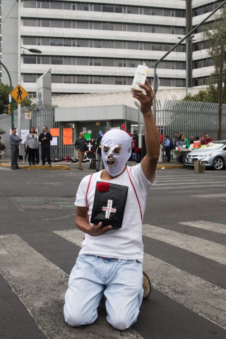 En riesgo, la estabilidad en la salud de miles de personas con sida en el país