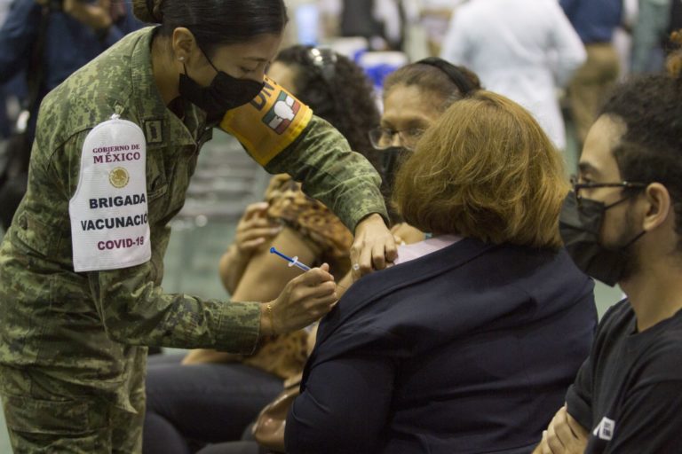 Vigilarán que no haya infiltrados en vacunación de refuerzo de maestros