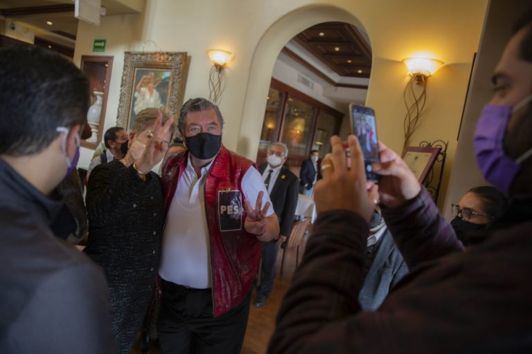 Se factura la alianza PRI-PAN-PRD en Baja California; líder priista se va con Hank Rhon