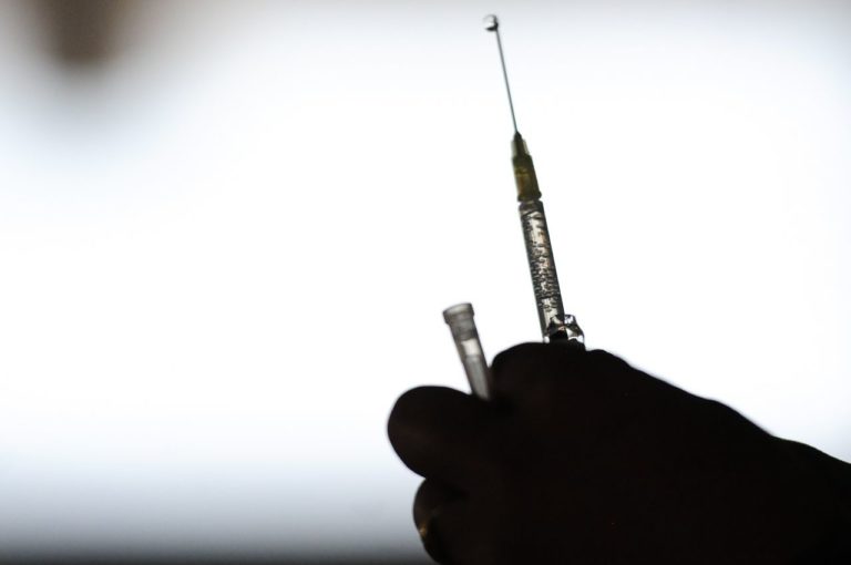 Expertos de Cofepris dan luz verde al uso de la vacuna de Moderna; “buenísima noticia”: Ebrard