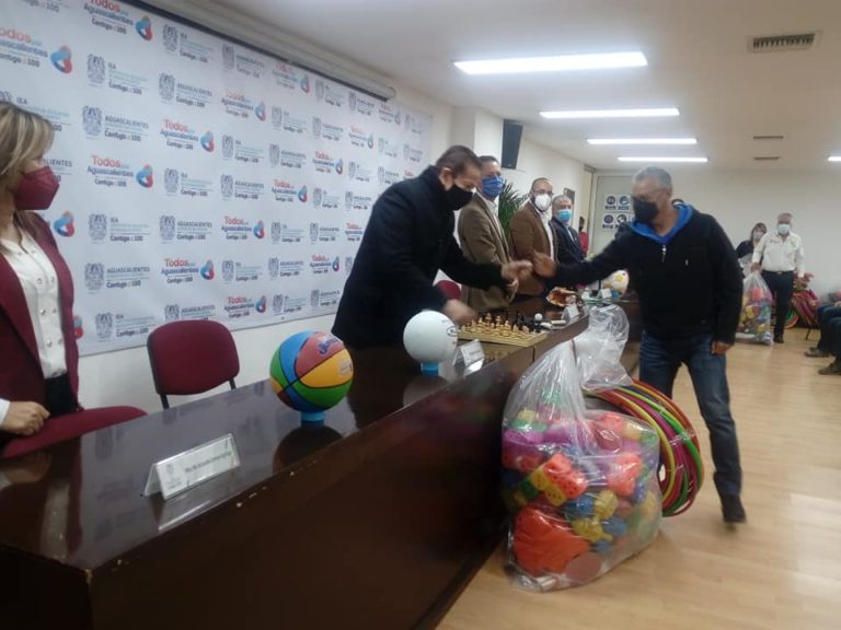 IDEA entrega material didáctico para educación básica en Aguascalientes