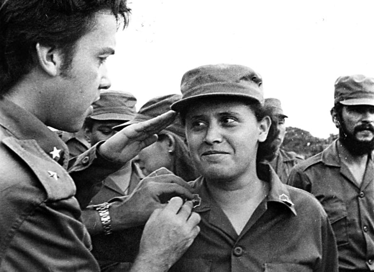 La muchacha de los cabellos cortos un texto de Sergio Ramírez